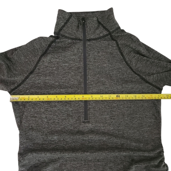 THE NORTH FACE Motivation Stripe ½ Zip Pullover Top heathered gray - Women's - Picture 7 of 13